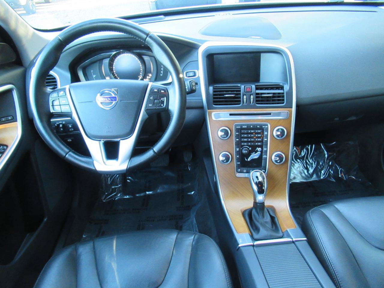 Used 2017 Volvo XC60 T5 Inscription w/ Advanced Package AWD/4WD image 16
