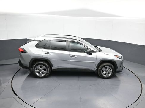 Certified 2022 Toyota RAV4 LE AWD/4WD image 36