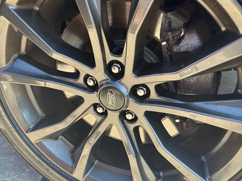 Used 2019 Ford Explorer XLT w/ Equipment Group 202A image 4