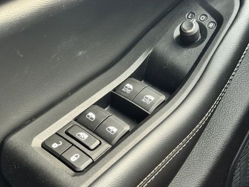 Used 2023 Jeep Grand Cherokee Altitude AWD/4WD image 29