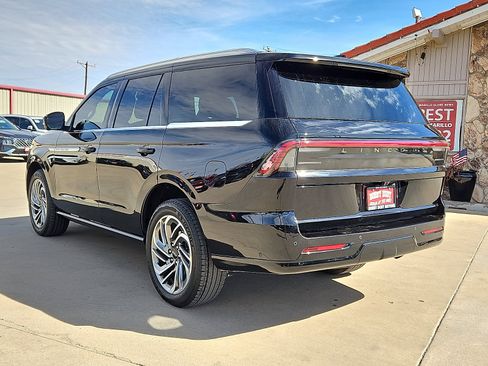 Used 2025 Lincoln Navigator Reserve image 2