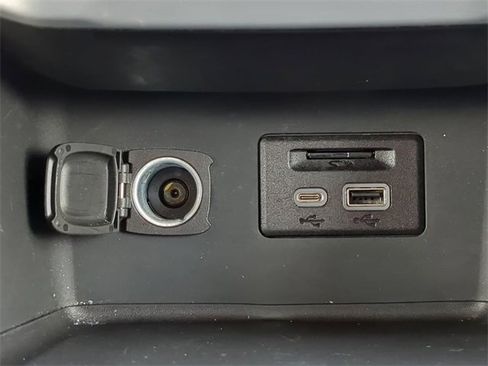 Used 2023 GMC Acadia SLT image 27