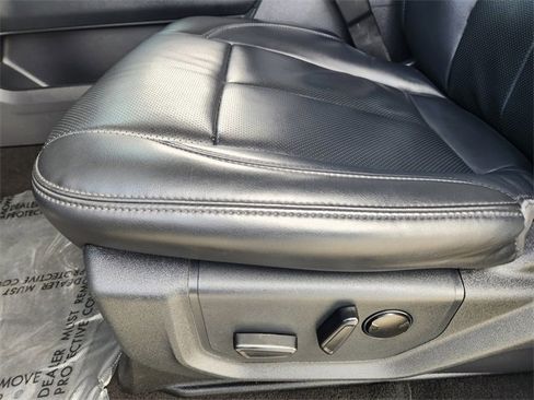 Used 2024 Ford Expedition XLT image 24