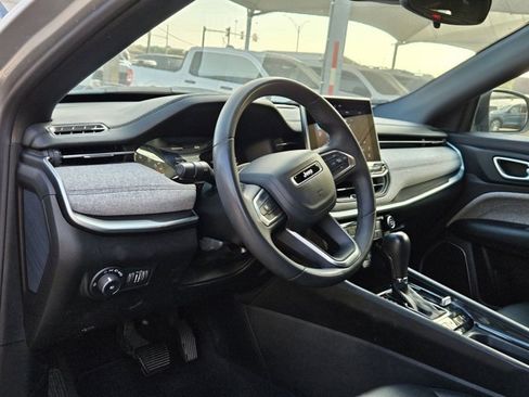 Used 2024 Jeep Compass Latitude AWD/4WD image 8