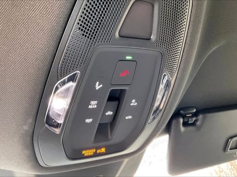 Used 2025 Audi Q5 Premium w/ Convenience Package image 31