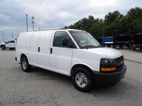 Used 2020 Chevrolet Express 2500 w/ Driver Convenience Package RWD image 10
