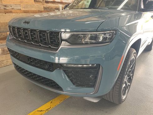 New 2026 Jeep Grand Cherokee L Summit w/ Obsidian Package AWD/4WD image 7