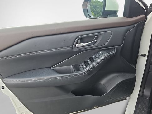 Used 2023 Nissan Rogue SV w/ SV Premium B Package AWD/4WD image 17