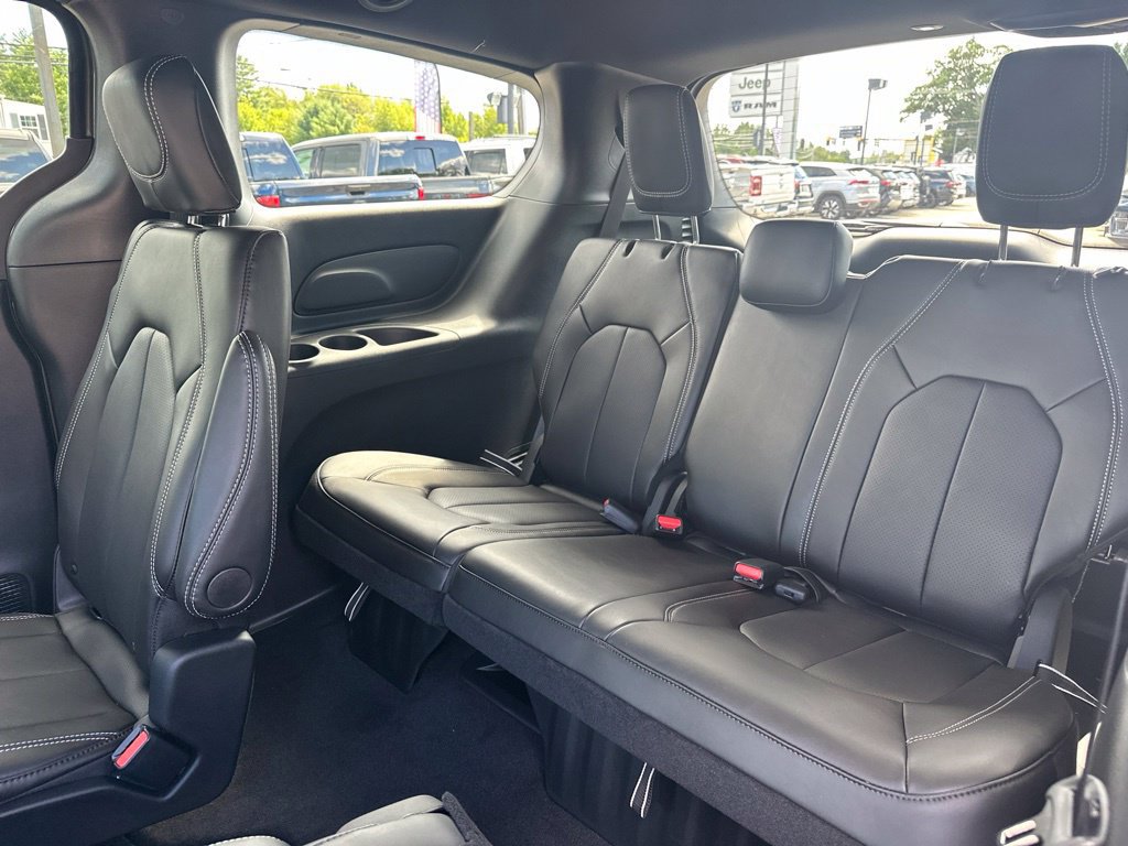 New 2027 Chrysler Pacifica Select AWD/4WD image 28