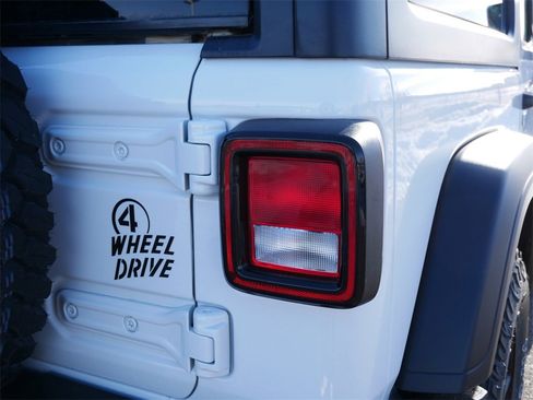 Used 2022 Jeep Wrangler Willys image 5