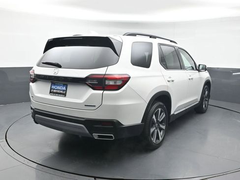 Used 2025 Honda Pilot Touring image 6