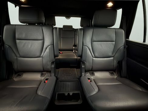 Used 2023 Toyota Sequoia Platinum AWD/4WD image 23