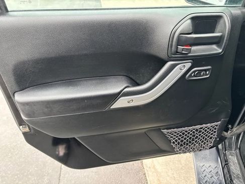 Used 2017 Jeep Wrangler Unlimited Sahara w/ Connectivity Group image 10