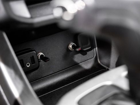 Used 2021 Chevrolet Colorado LT w/ Fleet Safety Package image 21