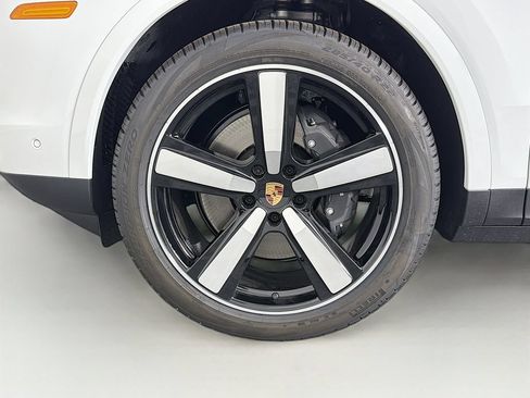 New 2026 Porsche Cayenne AWD/4WD image 32