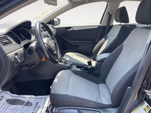 Used 2017 Volkswagen Jetta S image 9