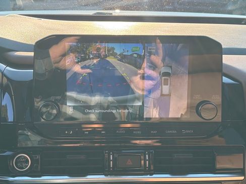 Used 2023 Nissan Pathfinder Platinum w/ Black Appearance Package image 28