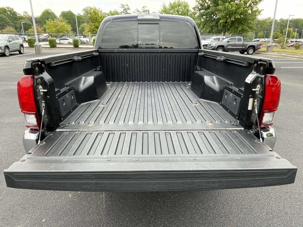 Used 2018 Toyota Tacoma SR5 RWD image 11