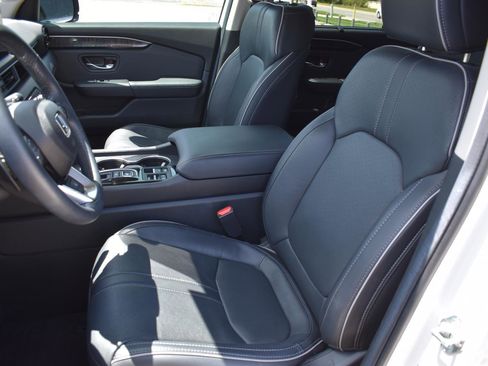 Used 2025 Honda Pilot Elite image 24