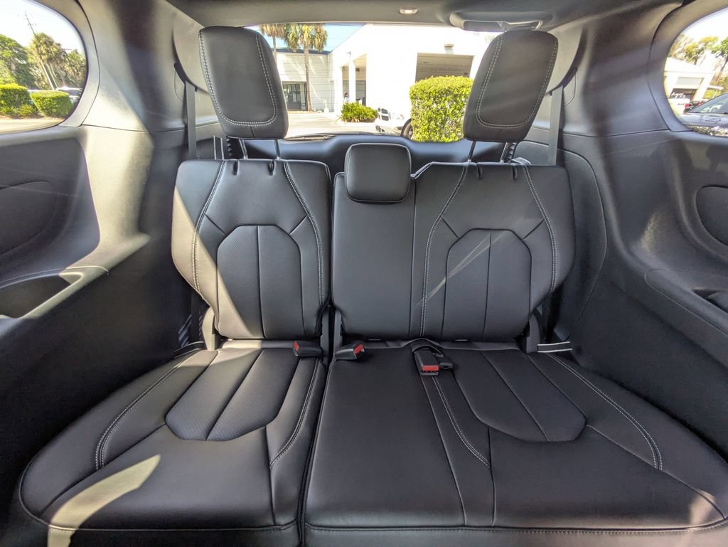 New 2026 Chrysler Pacifica Select w/ S Appearance Package FWD image 16