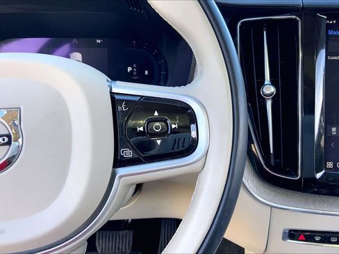 Used 2022 Volvo XC60 B5 Inscription w/ Advanced Package image 23