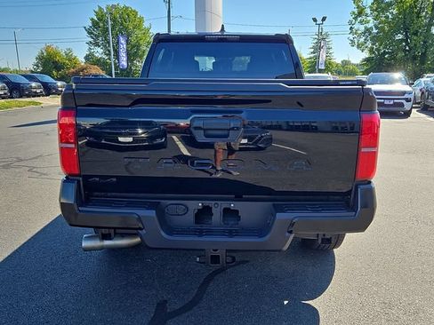 Used 2025 Toyota Tacoma TRD Sport AWD/4WD image 5