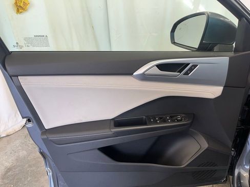New 2025 Volkswagen Taos SE image 9