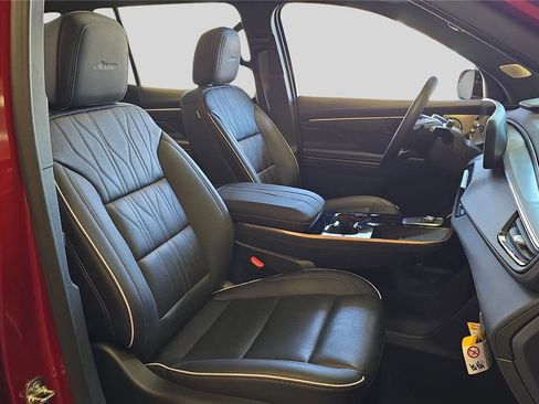 Used 2025 Buick Enclave Avenir w/ Super Cruise Package image 12