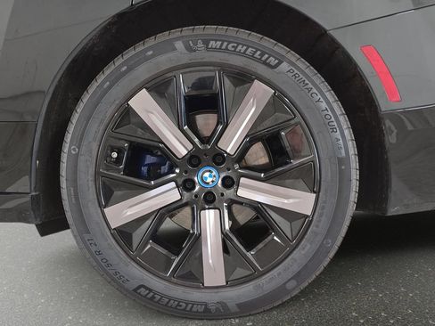 Used 2024 BMW iX xDrive50 w/ Premium Package AWD/4WD image 32