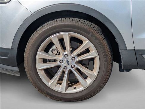 Used 2018 Ford Explorer XLT w/ Equipment Group 202A image 6