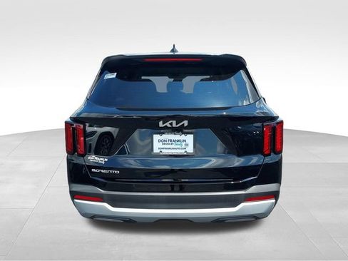 Used 2026 Kia Sorento LX FWD image 4
