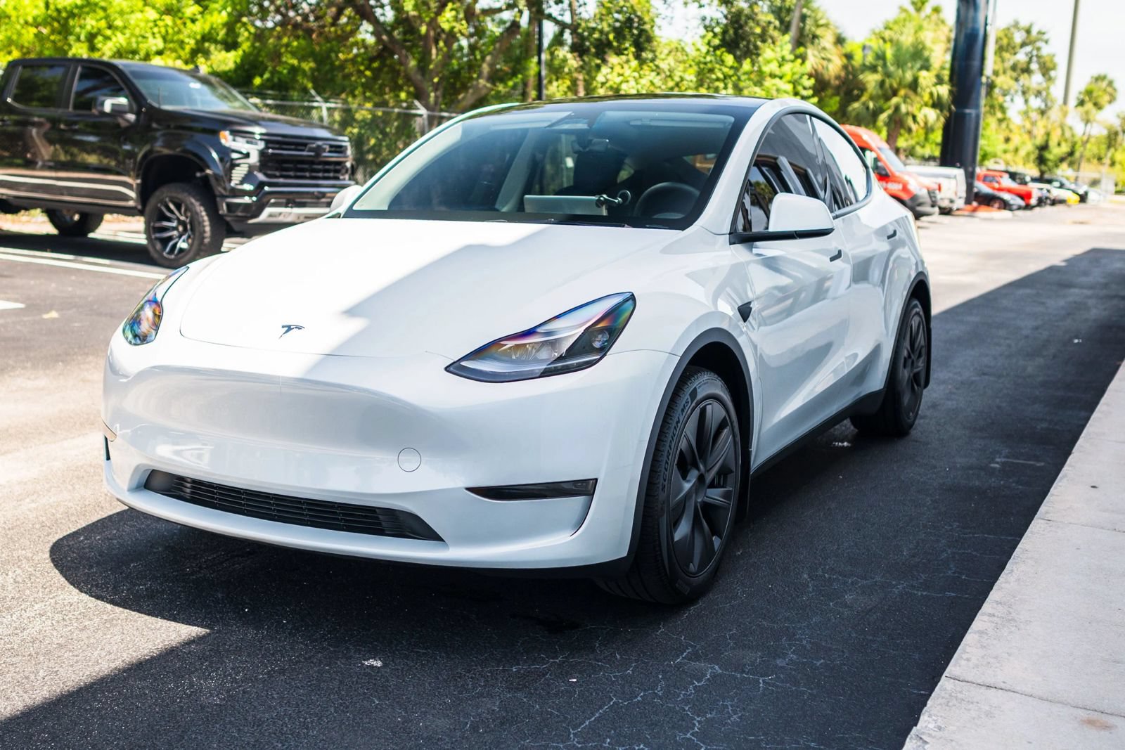 Used 2024 Tesla Model Y 2WD image 13