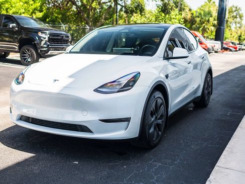 Used 2024 Tesla Model Y 2WD image 13