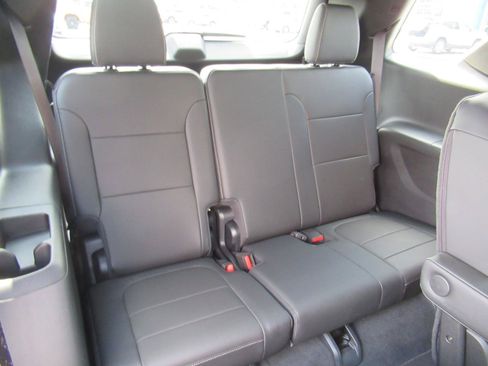 Used 2023 Chevrolet Traverse Premier w/ Redline Edition FWD image 38