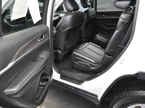 Used 2025 Chevrolet Trax ACTIV FWD image 17