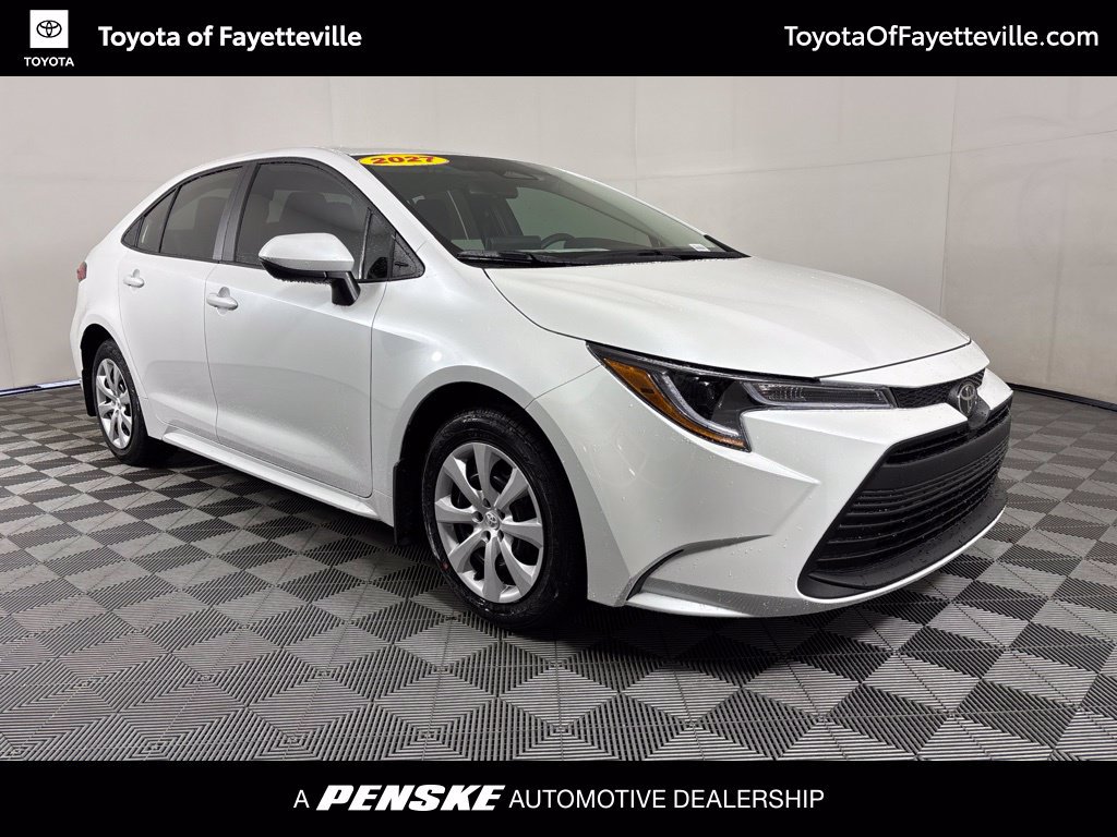 Used 2027 Toyota Corolla LE FWD image 6