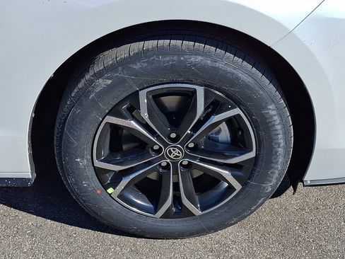 New 2026 Toyota Sienna Platinum image 5