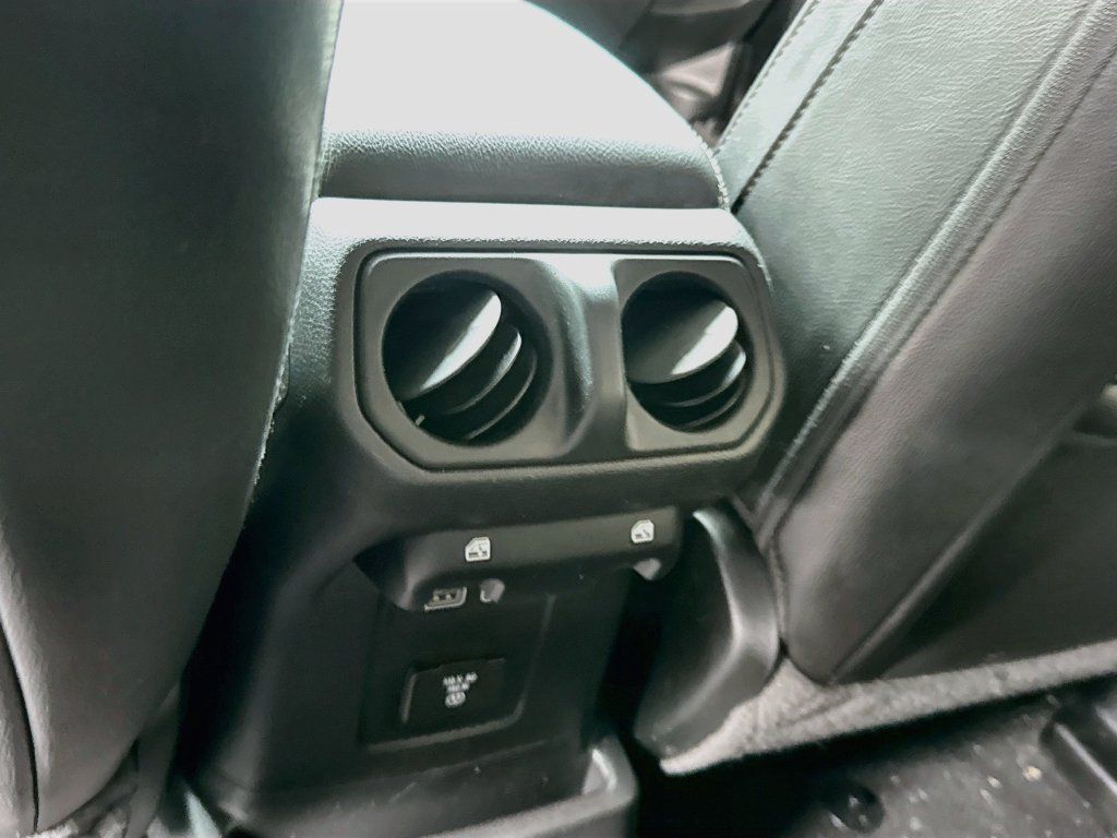 Used 2023 Jeep Wrangler Unlimited Sahara AWD/4WD image 28