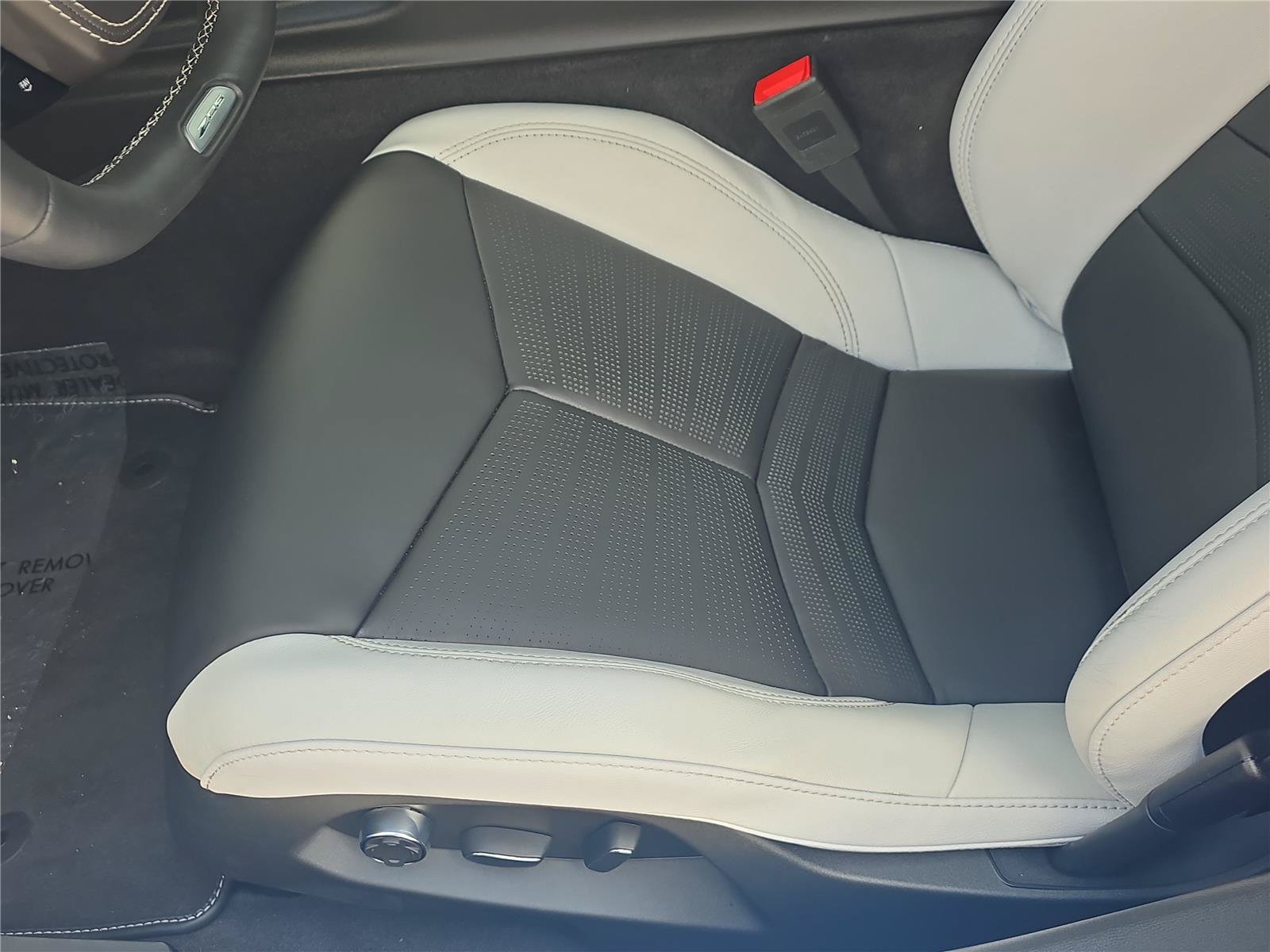 Used 2025 Chevrolet Corvette Z06 RWD image 11