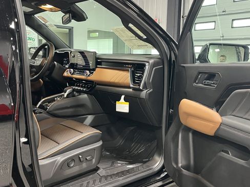 New 2026 GMC Canyon AT4 w/ Technology Plus Package AWD/4WD image 9