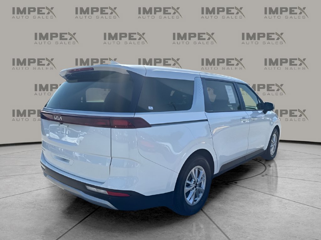 Used 2024 Kia Carnival LX FWD image 3