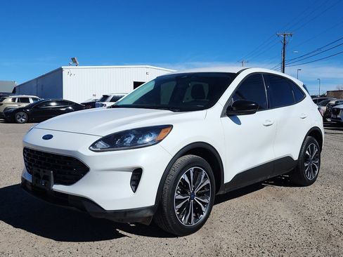 Used 2021 Ford Escape SE w/ SE Sport Appearance Package image 1