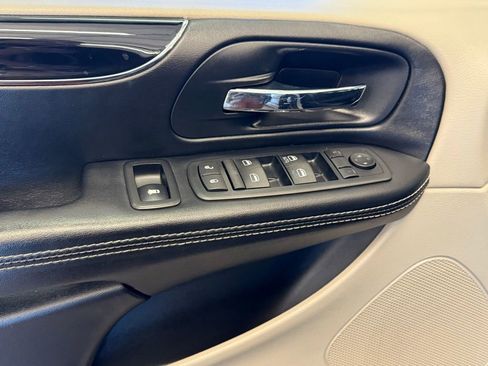 Used 2016 Dodge Grand Caravan SE image 15