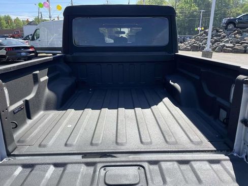 Used 2023 Jeep Gladiator Sport AWD/4WD image 8