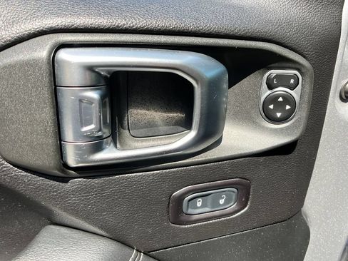 Used 2019 Jeep Wrangler Unlimited Sahara w/ Cold Weather Group AWD/4WD image 12