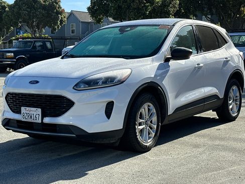 Used 2022 Ford Escape SE w/ Convenience Package AWD/4WD image 2