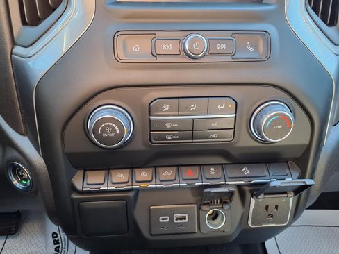 Used 2024 Chevrolet Silverado 1500 Custom Trail Boss w/ Dark Appearance Package image 9