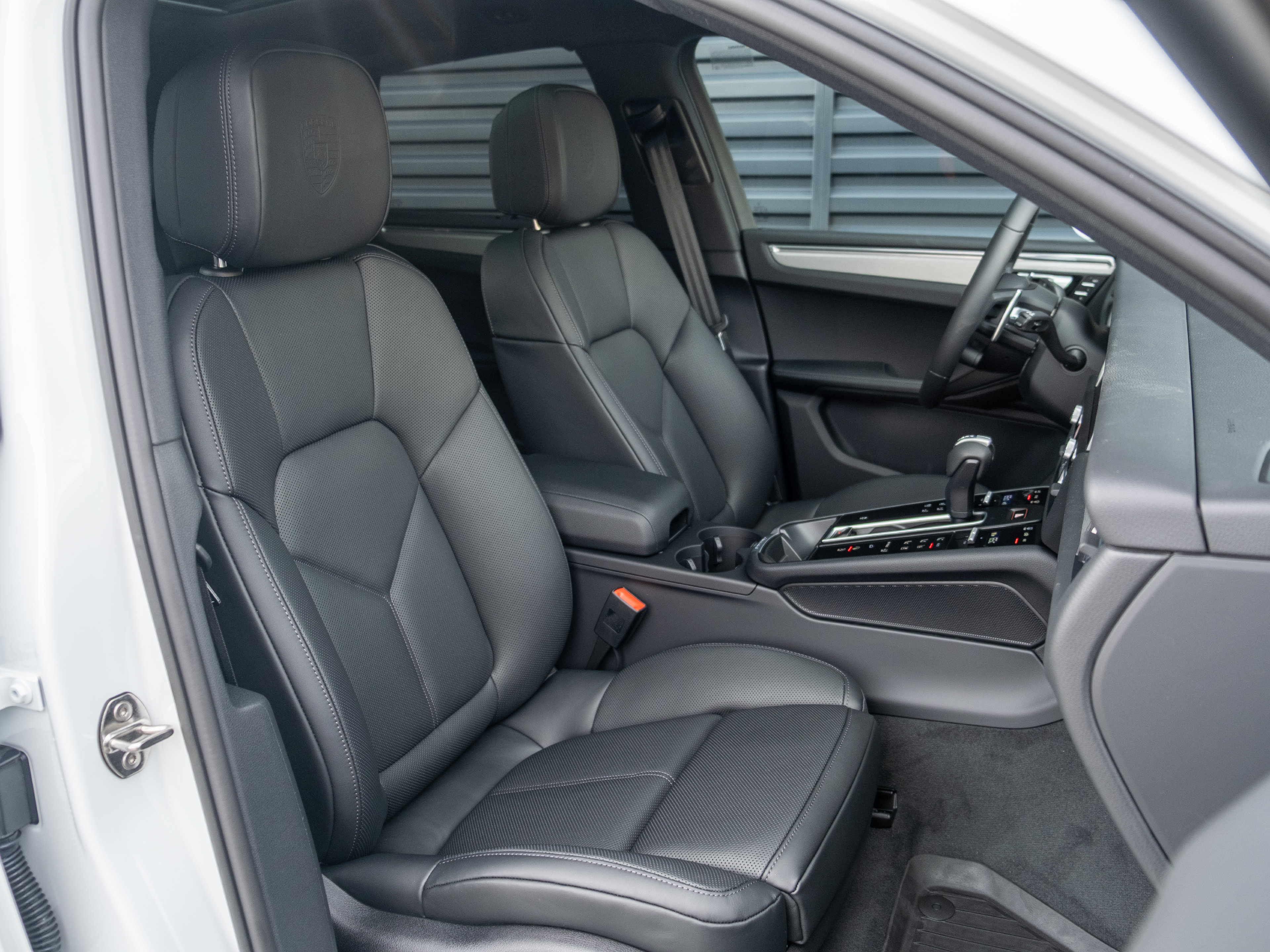 Certified 2026 Porsche Macan AWD/4WD image 42