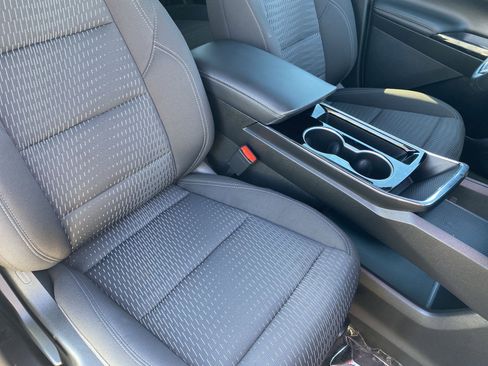 Used 2025 Chevrolet Equinox LT image 30