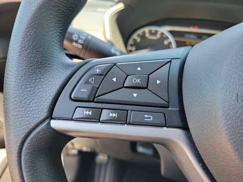 Used 2025 Nissan Altima 2.5 SV image 16